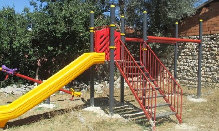ÖZEL İDARE KÖYLERE PARK YAPTIRDI