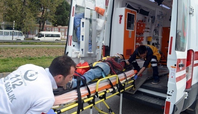 BİSİKLETİYLE DUVARA ÇARPTI