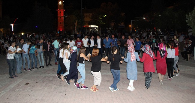 ÇORUMLU SANATÇI COŞTURDU