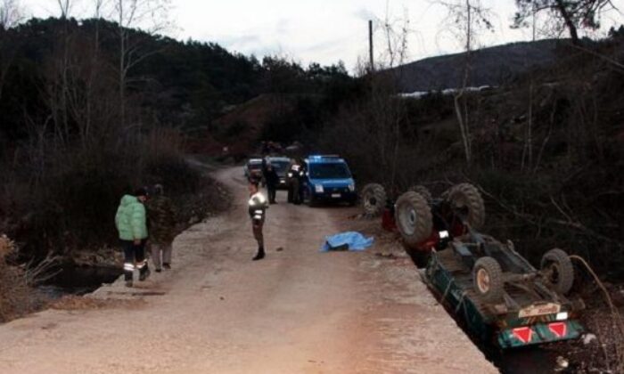 TRAKTÖR DEVRİLDİ: 1 YARALI