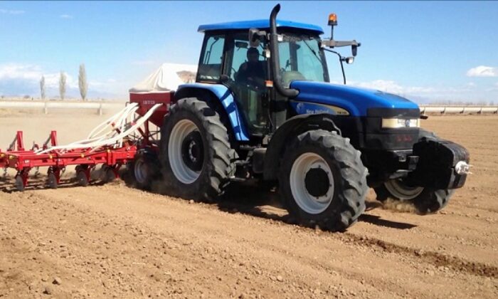 BUĞDAY EKME MAKİNESİ AĞIR YARALADI