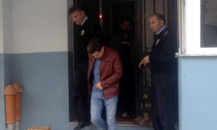 SAHTE KİMLİKLE DOLANDIRMAK İSTEDİ