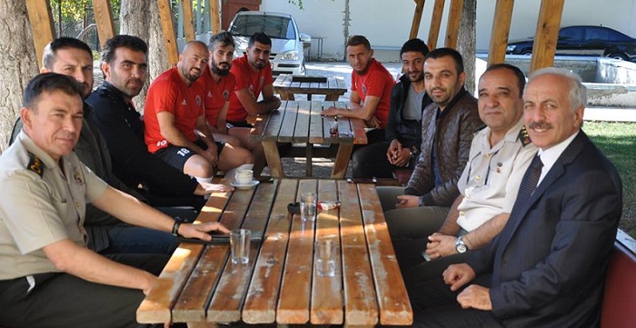 BELEDİYESPOR’A KOMUTAN DESTEĞİ