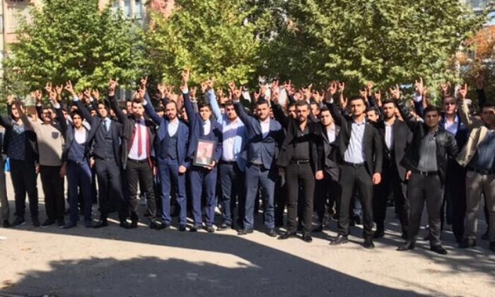 ÜNİVERSİTELİ ÜLKÜCÜ GENÇLER YEMİN ETTİ