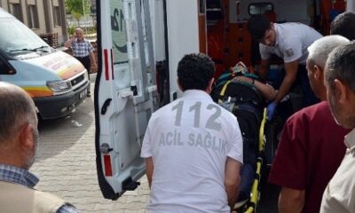 OTOMOBİL İLE KAMYON ÇARPIŞTI: 5 YARALI