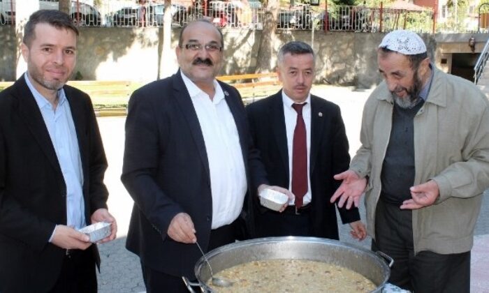 BAŞKAN ŞEN AŞURE DAĞITTI