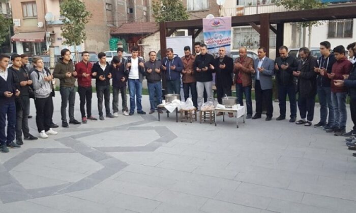 GENÇLER SABAH NAMAZINDA BULUŞTU