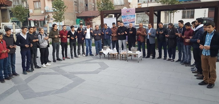 GENÇLER SABAH NAMAZINDA BULUŞTU