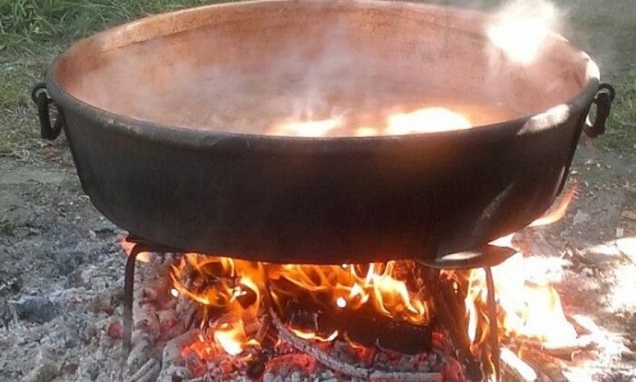 PEKMEZ KAZANINA DÜŞEREK ÖLDÜ