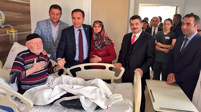 HASTALARI ZİYARET EDEREK ŞİFA DİLEDİ