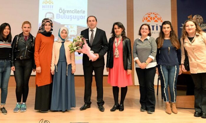 REKTÖR ALKAN ÖĞRENCİLERLE BULUŞTU