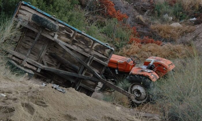 TRAKTÖR UÇURUMA YUVARLANDI: 1 ÖLÜ