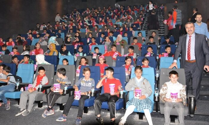 ÖĞRENCİLER SİNEMAYLA BULUŞTU