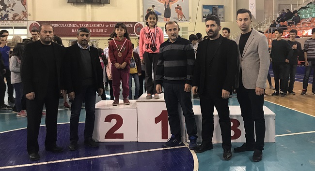 MİNİKLER MADALYA SEVİNCİ YAŞADI