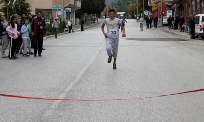 ATLETİZM YARIŞLARINDA KIYASIYA MÜCADELE