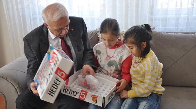 MİNİK HASTALARI SEVİNDİRDİLER