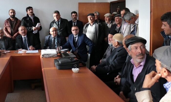 KÖYLÜLERE ARAZİ TOPLULAŞTIRILMASI ANLATILDI