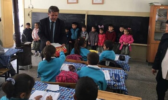 ÖĞRETMEN ÖĞRENCİLERİNİ SEVİNDİRDİ