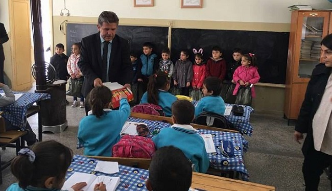 ÖĞRETMEN ÖĞRENCİLERİNİ SEVİNDİRDİ