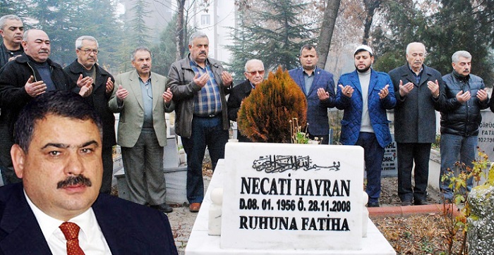 ESKİ BAŞKAN MEZARI BAŞINDA ANILDI