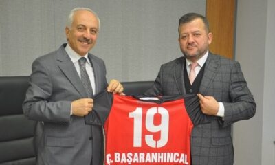 BELEDİYESPOR FORMASI HEDİYE ETTİ