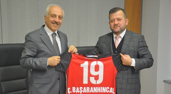 BELEDİYESPOR FORMASI HEDİYE ETTİ