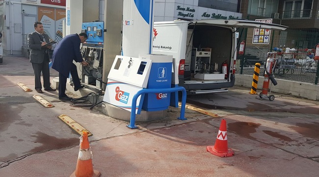 AKARYAKIT VE LPG İSTASYONLARI DENETLENDİ
