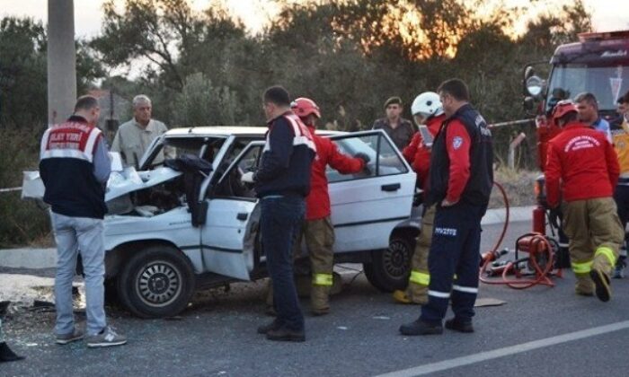 OTOBÜSE ARKADAN ÇARPTI: 2 YARALI