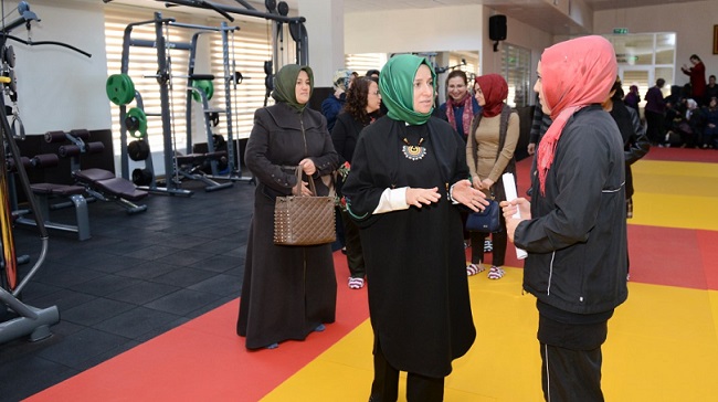KADINLAR SPOR YAPARAK FORMDA KALACAK