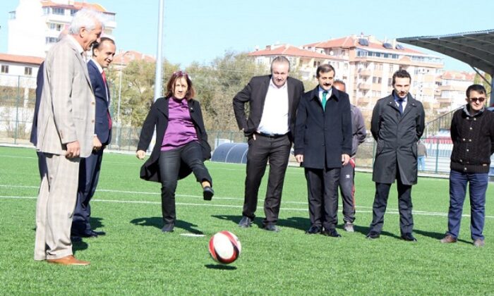 İLK GOLÜ KADIN VEKİL ATTI