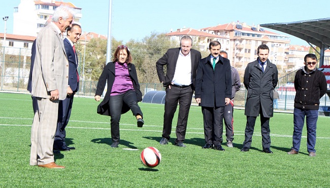 İLK GOLÜ KADIN VEKİL ATTI