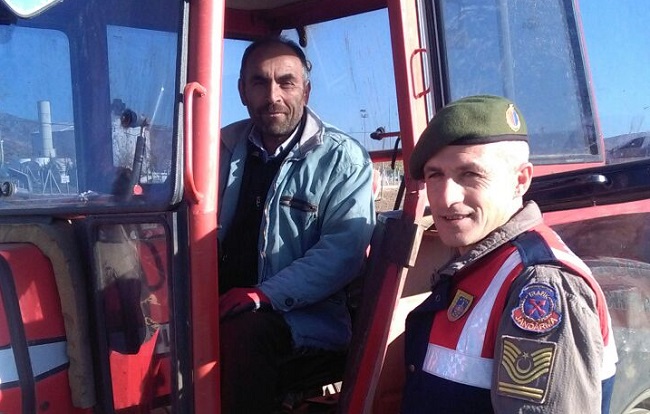 JANDARMA TRAKTÖR SÜRÜCÜLERİNİ UYARDI