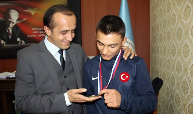 LİSELİ GÜREŞÇİ BALKAN ŞAMPİYONU OLDU