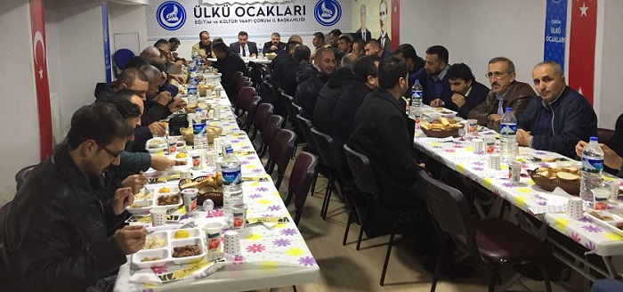 ÜLKÜCÜ ÖĞRETMENLER YEMEKTE BULUŞTU
