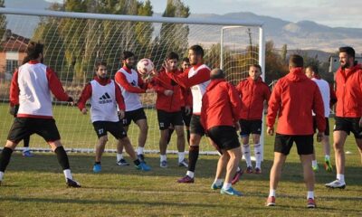 FUTBOLCULAR NEŞELİ BAŞLADI