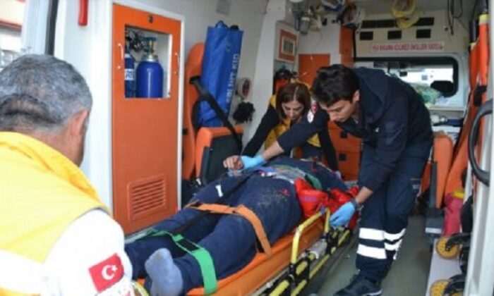 OTOMOBİL MOTOSİKLETE ÇARPIP KAÇTI