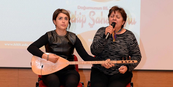 ŞEKİP ŞAHADOĞRU TÜRKÜLERLE ANILDI