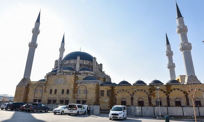 ABDÜLHAMİD HAN CAMİİ İBADETE AÇILDI