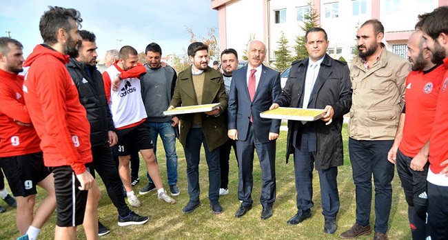 FUTBOLCULARIN AĞIZLARINI TATLANDIRDILAR