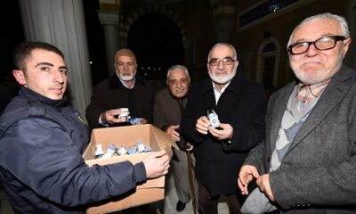 BELEDİYE KANDİL LOKUMU DAĞITTI