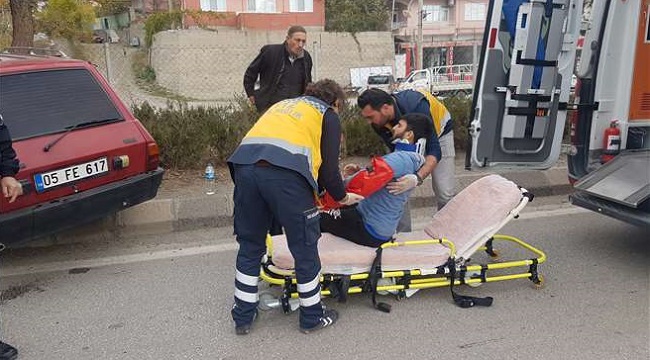 OTOMOBİLE KAMYON ÇARPTTI