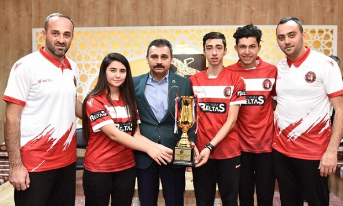 SPORTİF ALANDAKİ ÇALIŞMALARI DEĞERLENDİRDİ