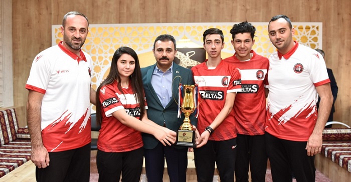 SPORTİF ALANDAKİ ÇALIŞMALARI DEĞERLENDİRDİ