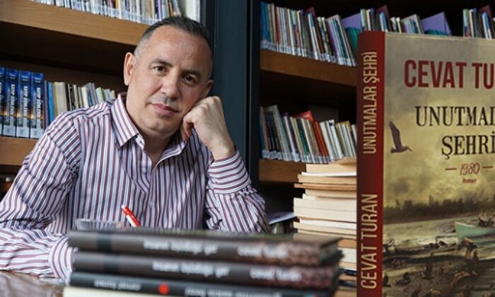 CEVAT TURAN KİTAPLARINI İMZALAYACAK