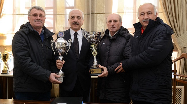 ŞAMPİYONLUK KUPALARI ZEKİ GÜL’DE