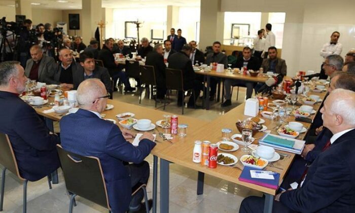 VALİ MUHTARLARIN TALEPLERİNİ DİNLEDİ