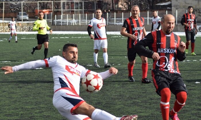 VETERANLAR İLK YARIYI TAMAMLADI