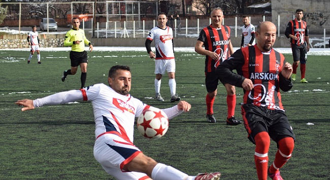 VETERANLAR İLK YARIYI TAMAMLADI