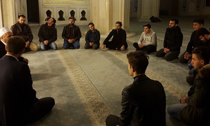 ŞUUR SOHBETLERİNDE BULUŞTULAR