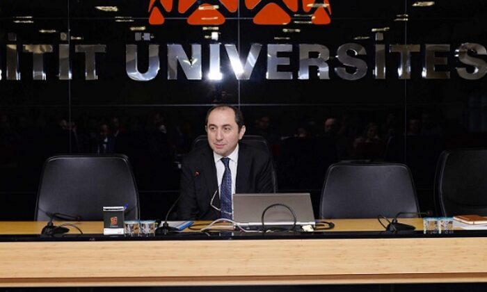 REKTÖR ÖĞRENCİ KULÜPLERİYLE GÖRÜŞTÜ